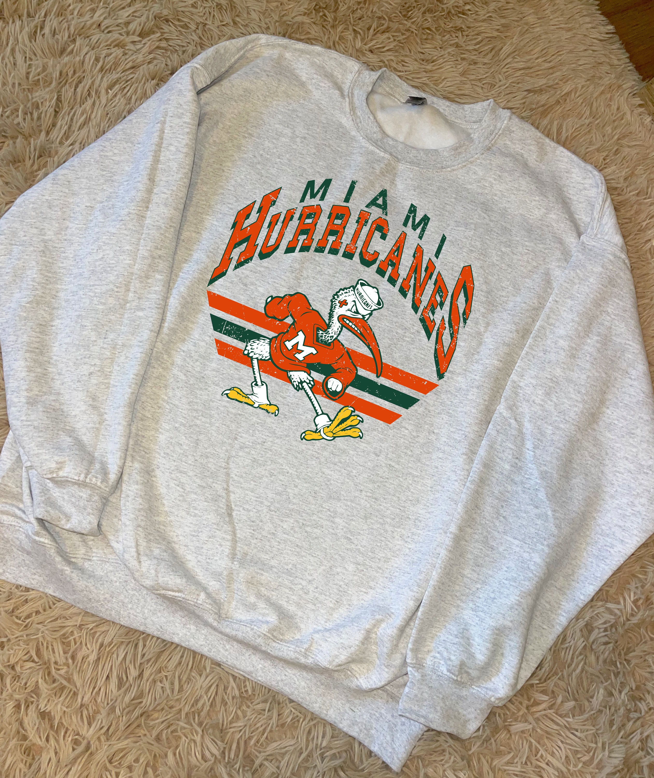  Retro Vintage Hurricane Party Look Tailgate Gameday Fan Gift  Raglan Baseball Tee : Clothing, Shoes & Jewelry