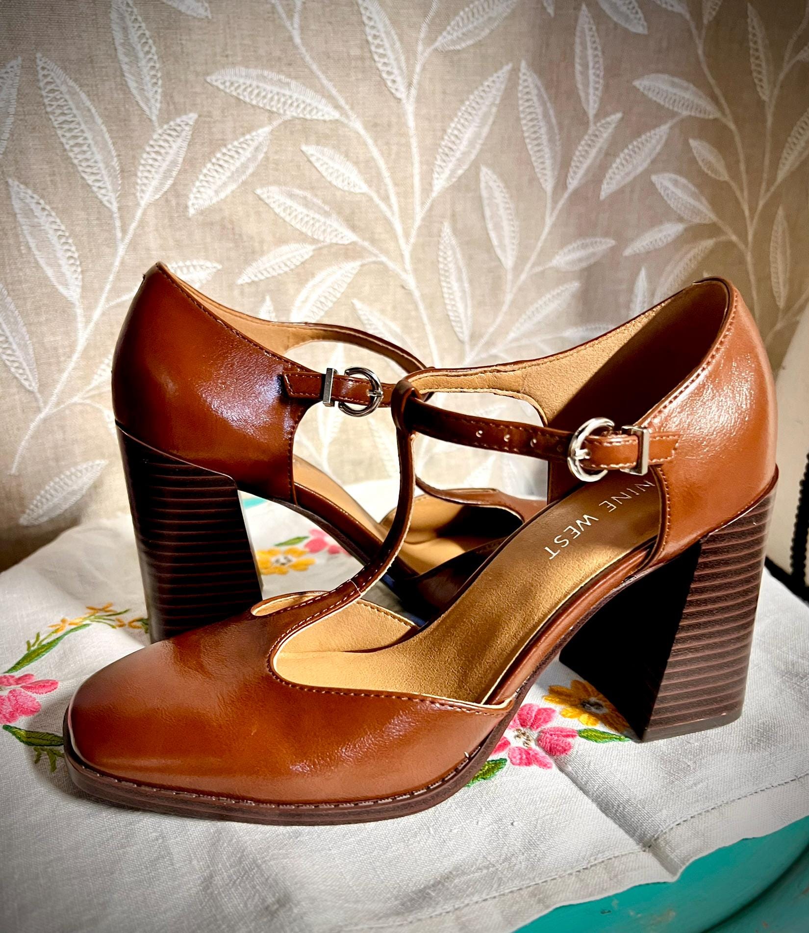 Nine West Janky T-strap Chunky Heels – Vintage Academia Nine West Janky T-strap Chunky Heels – Vintage Academia