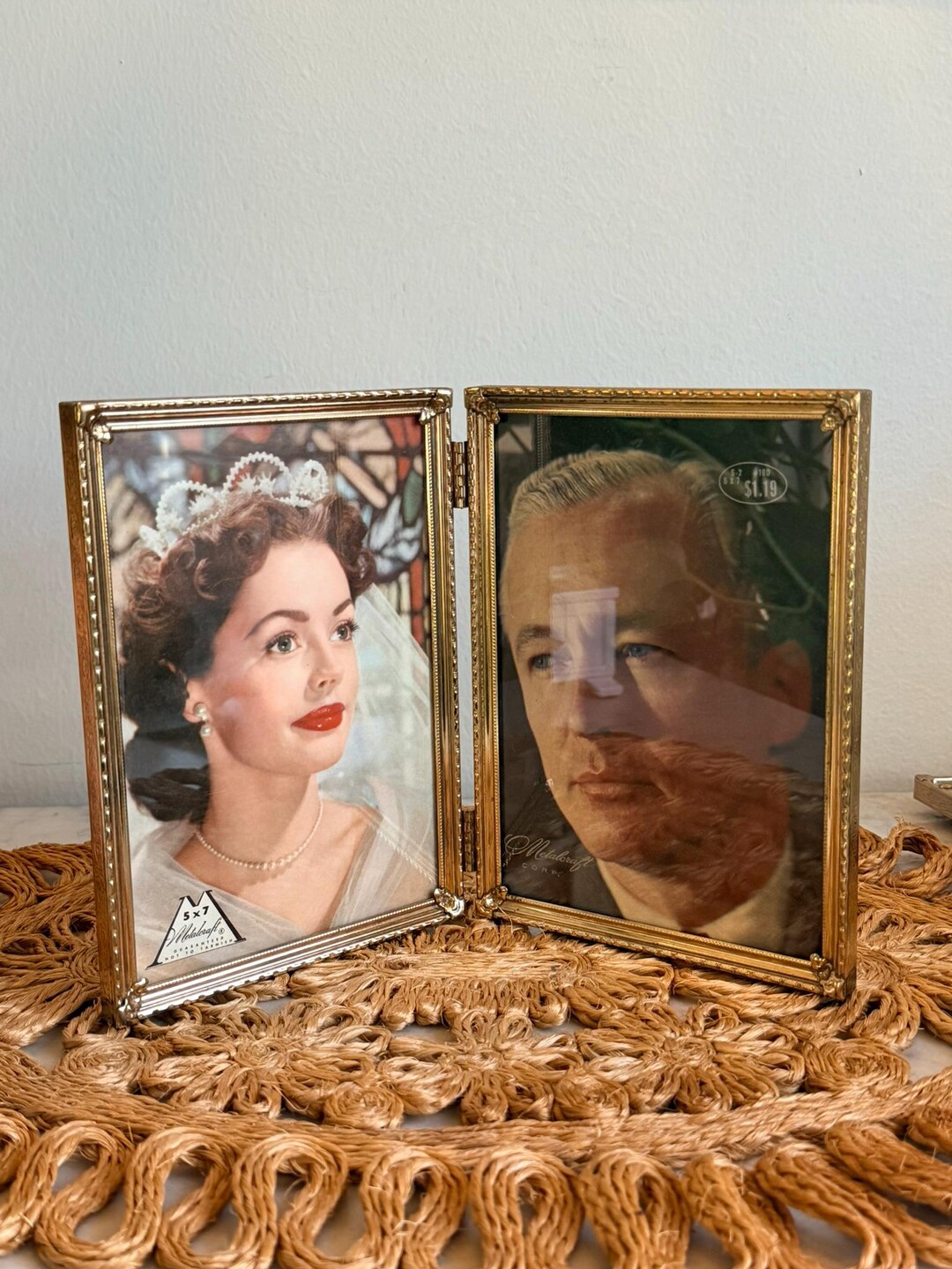 Vintage Gold Bifold Picture Frame Dash Pattern Edge 5x7 Photo Folding ...