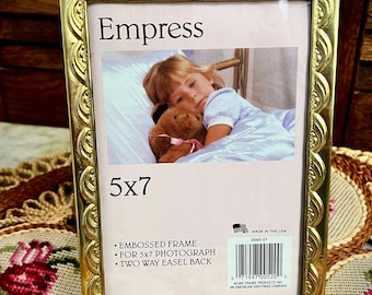 Vintage Gold Scalloped Pattern Edge Frame Holds 5x7 Photo #13