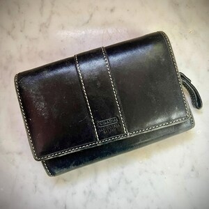 Coach Black Smooth Leather Bifold Snap Wallet – White Stitching