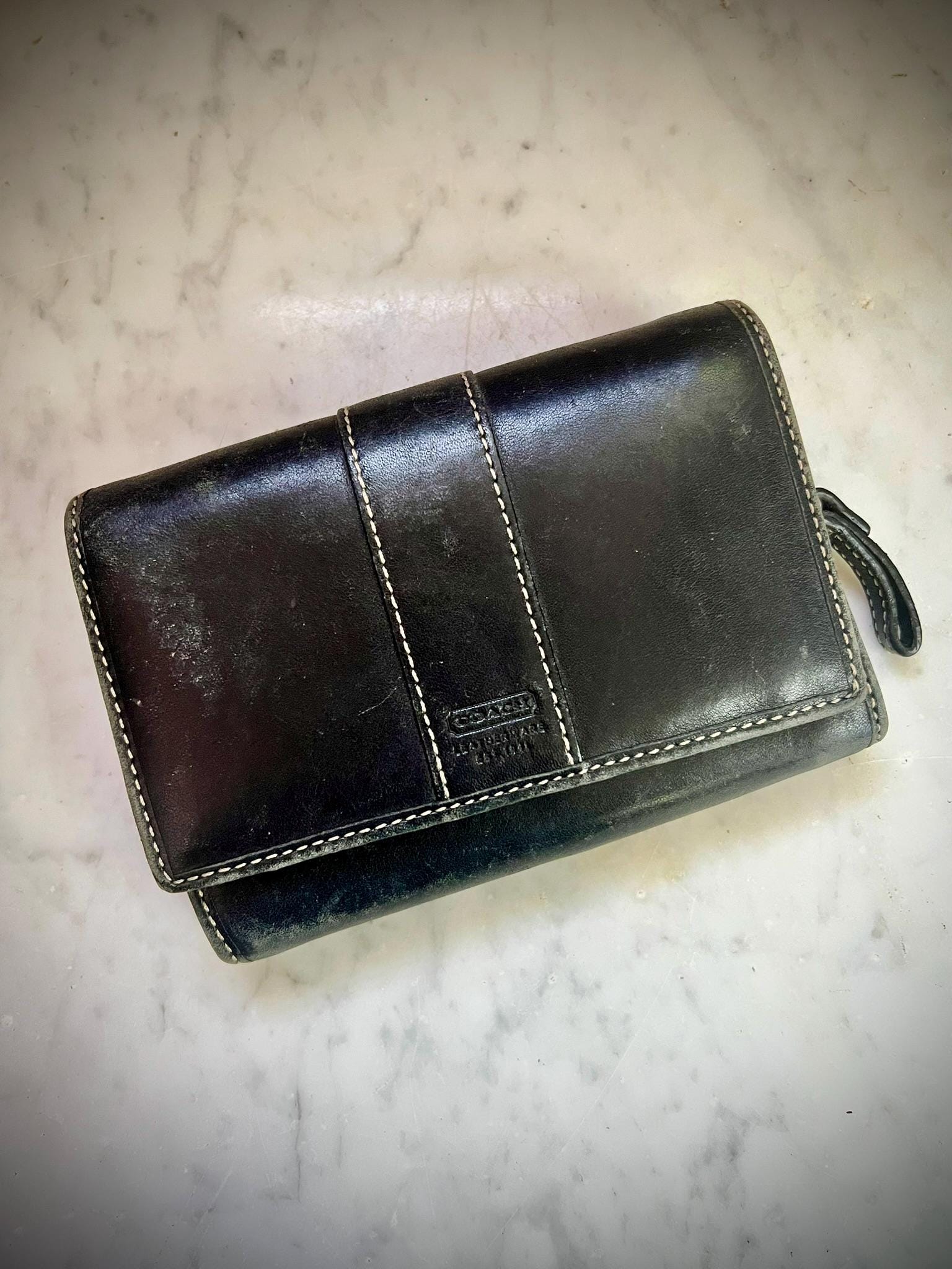 Coach Black Smooth Leather Bifold Snap Wallet – White Stitching