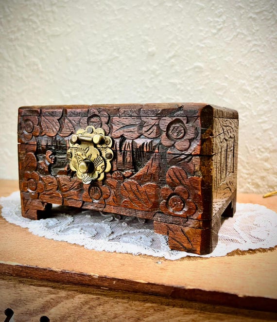 Vintage 1950s Chinese Camphor Wood Trinket Box – Hand Carved With
