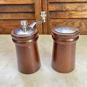 Vintage Olde Thompson Natural Wood Salt and Pepper Grinder Mill Shaker Set