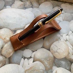 Leather fountain pen stand, Leather Pen Stand Desk, Leather Pen Holder, Handmade leather Pen Stand Horizontal Office Pen Stand display