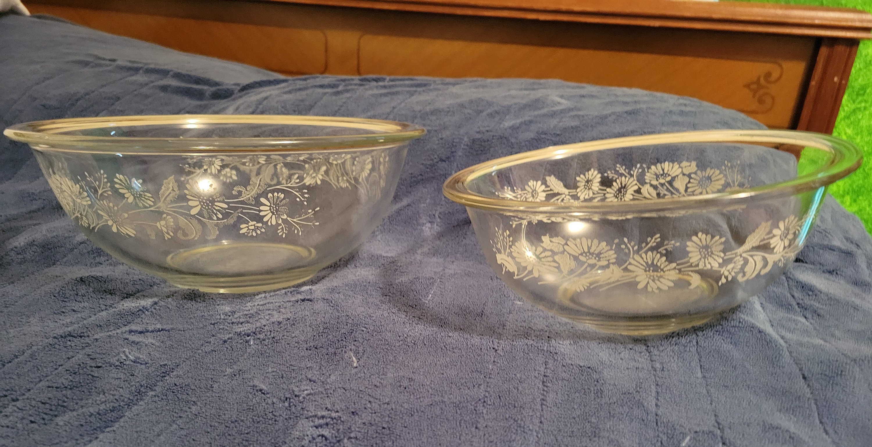 Pyrex Colonial Mist