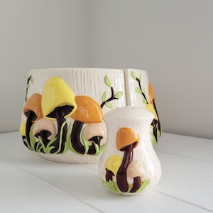 Arnel&#39;s Mushroom Divided Canister Set, Utensil Holder