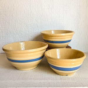 Set of 3 Vintage Watt Pottery Blue Band Mixing Bowls, Ribbed Yellow Ware Stoneware Nested Bowls, Antique Farmhouse Kitchenware