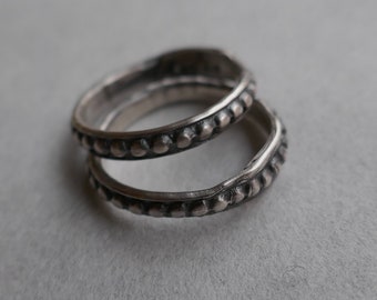 Wedding rings silver blackened with pattern: points 4