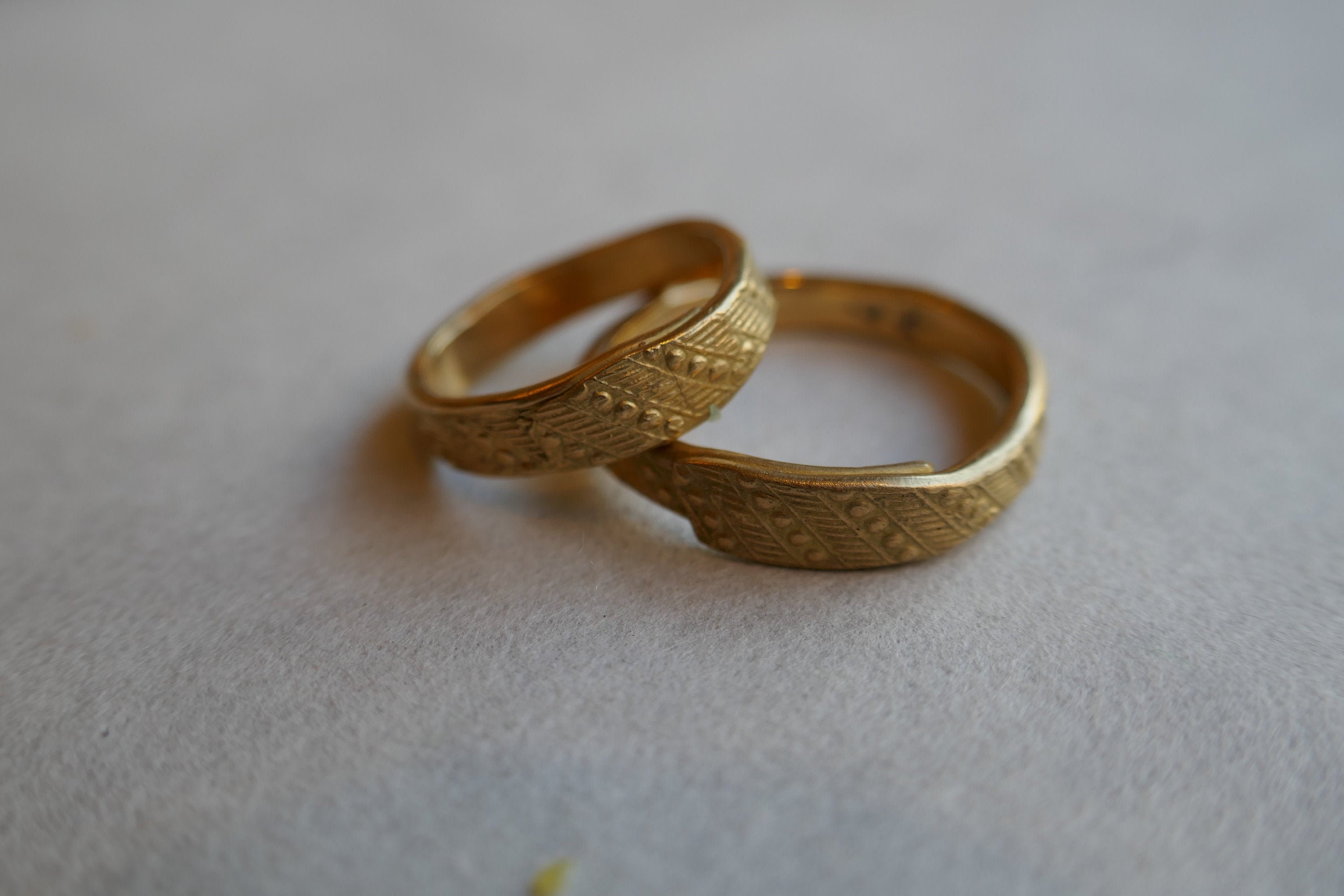 Classic Simple Golden Wedding Rings with Minimal Design 3D model 3D  printable | CGTrader