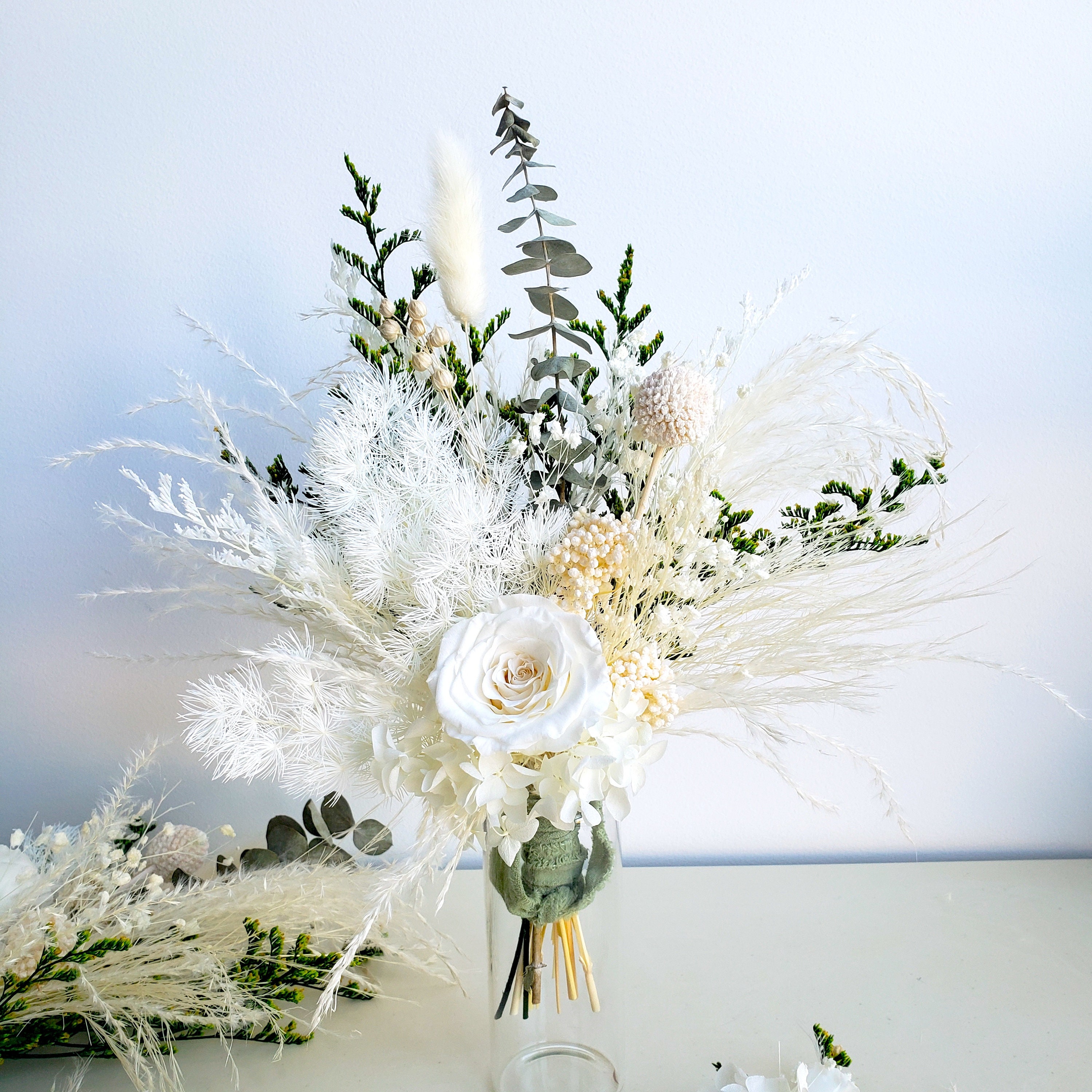 Bouquet de fleurs séchées bohème, blanc et vert, composition florale de ...