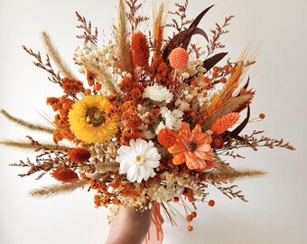 秋の野花ブーケ：バーントオレンジのドライフラワーウェディングブーケ
