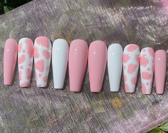 Presse d'impression vache rose bébé sur les ongles