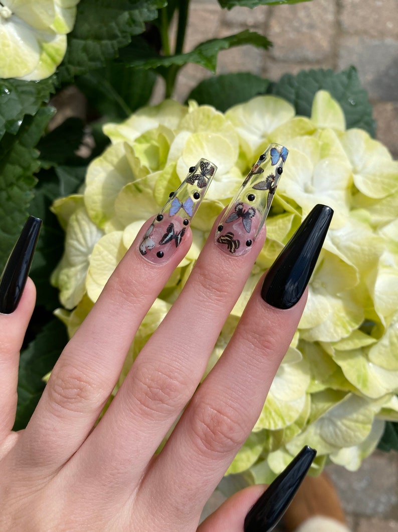Prensa de mariposa negra en las uñas / Diamantes de imitación negros imagen 2