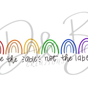 Może przedstawiać: Grafika z tęczą w kształcie łuków w różnych kolorach z tekstem "see the able not the label" poniżej.