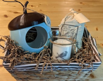 Handmade Acorn Bird Feeder Gift Basket: Bird Lover's Delight