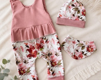 Baby girl set with romper, hat & scarf – floral pattern dusty rose – handmade baby outfit gift for newborn