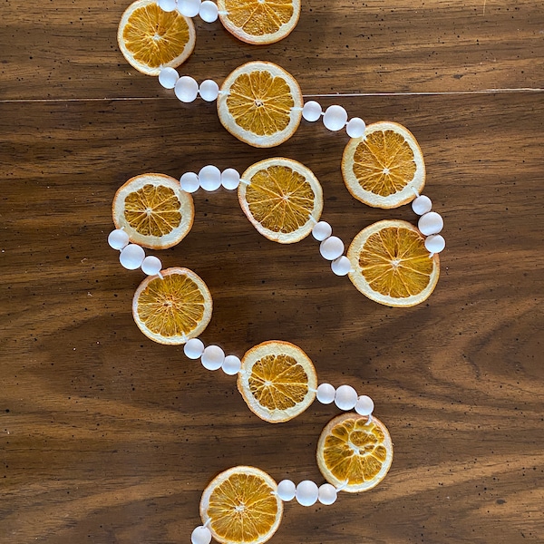 Guirlande décorative d'agrumes avec perles en bois naturel | Chemin de table orange | Décoration murale