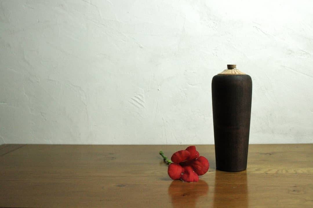 Soliflore en Aulne Teinté, Vase Bois, Marron Sculpté, Décoration Intérieur Bois