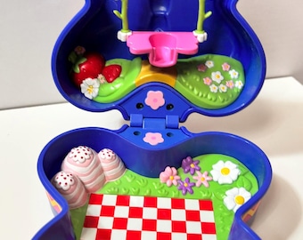 Vintage Strawberry Shortcake Butterfly Playset 2003 Bandai Mini Doll Picnic Garden Case