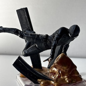 Spider-Man Far From Home Stealth Suit Figure Disney Store Diorama Marvel Display image 1