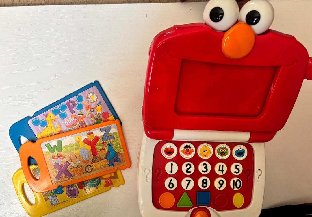 Elmo Desk Fisher Price Elmo Learning Laptop With Cards Talking Sesame Street ...