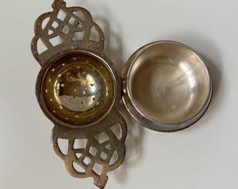Two's Company Silver Plate Tea Strainer Drip Bowl Set Cottage Chic Grandmillenial