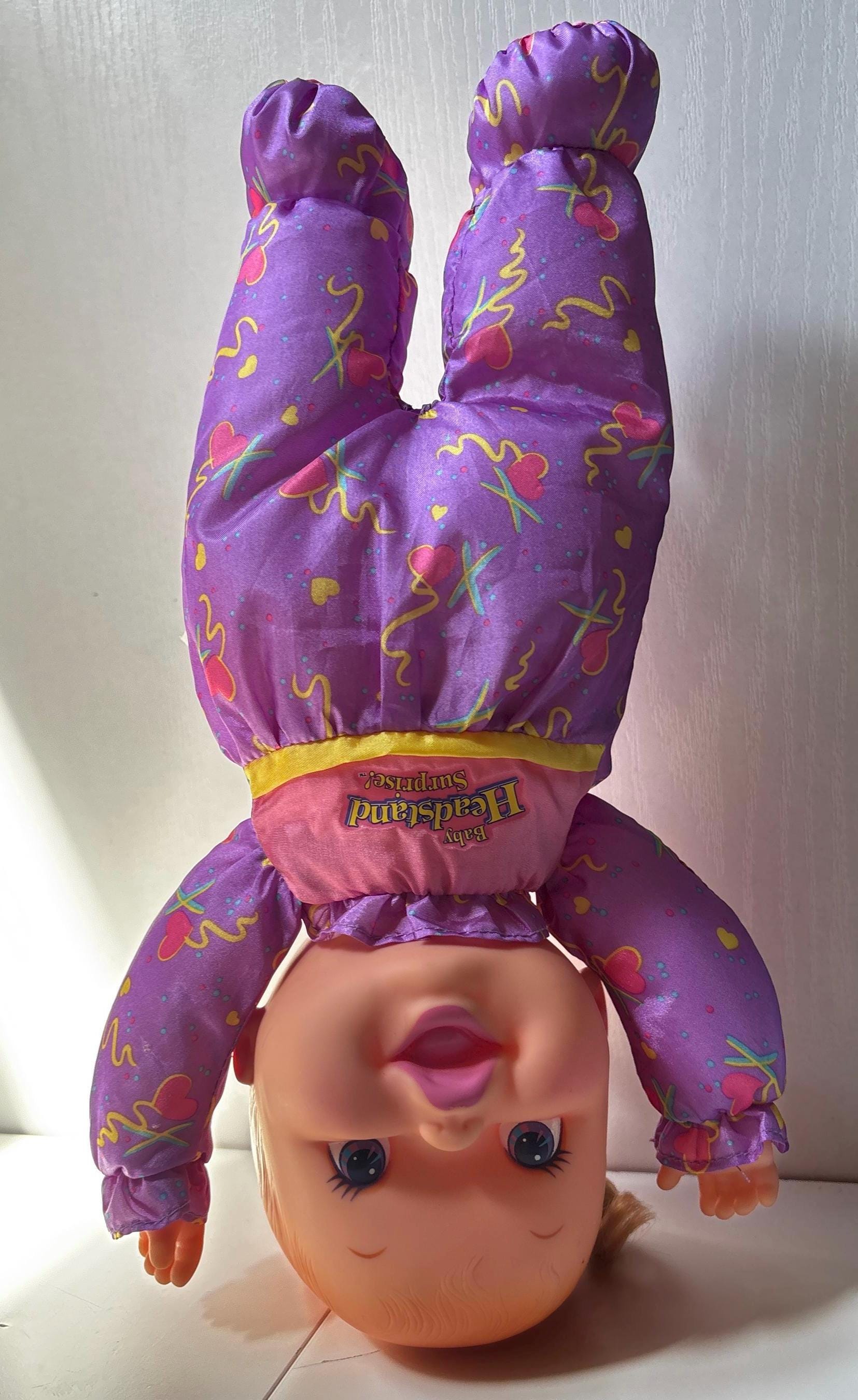 【90’s vintage 20471120Hyoma soft toy♪新品】 Vintage 1996 Baby Headstand Surprise Doll Toy Biz Handstand Baby