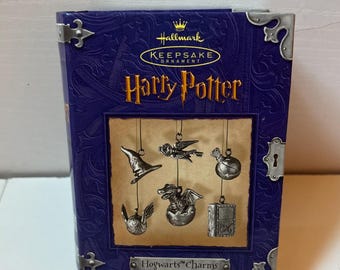 Vintage 2001 Hallmark Harry Potter Hogwarts Charms Ornament Set Complete Book Scroll