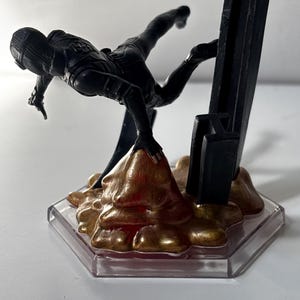 Spider-Man Far From Home Stealth Suit Figure Disney Store Diorama Marvel Display image 2