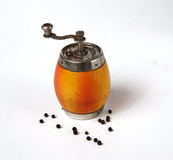 Old Vintage Pepper mill Grinder Barrel Shape Pepper Grinder Etsy