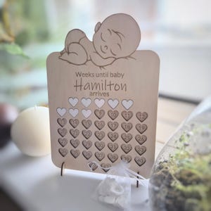 Custom Baby Arrival Countdown – A Pregnancy Countdown Gift for Expecting Parents
