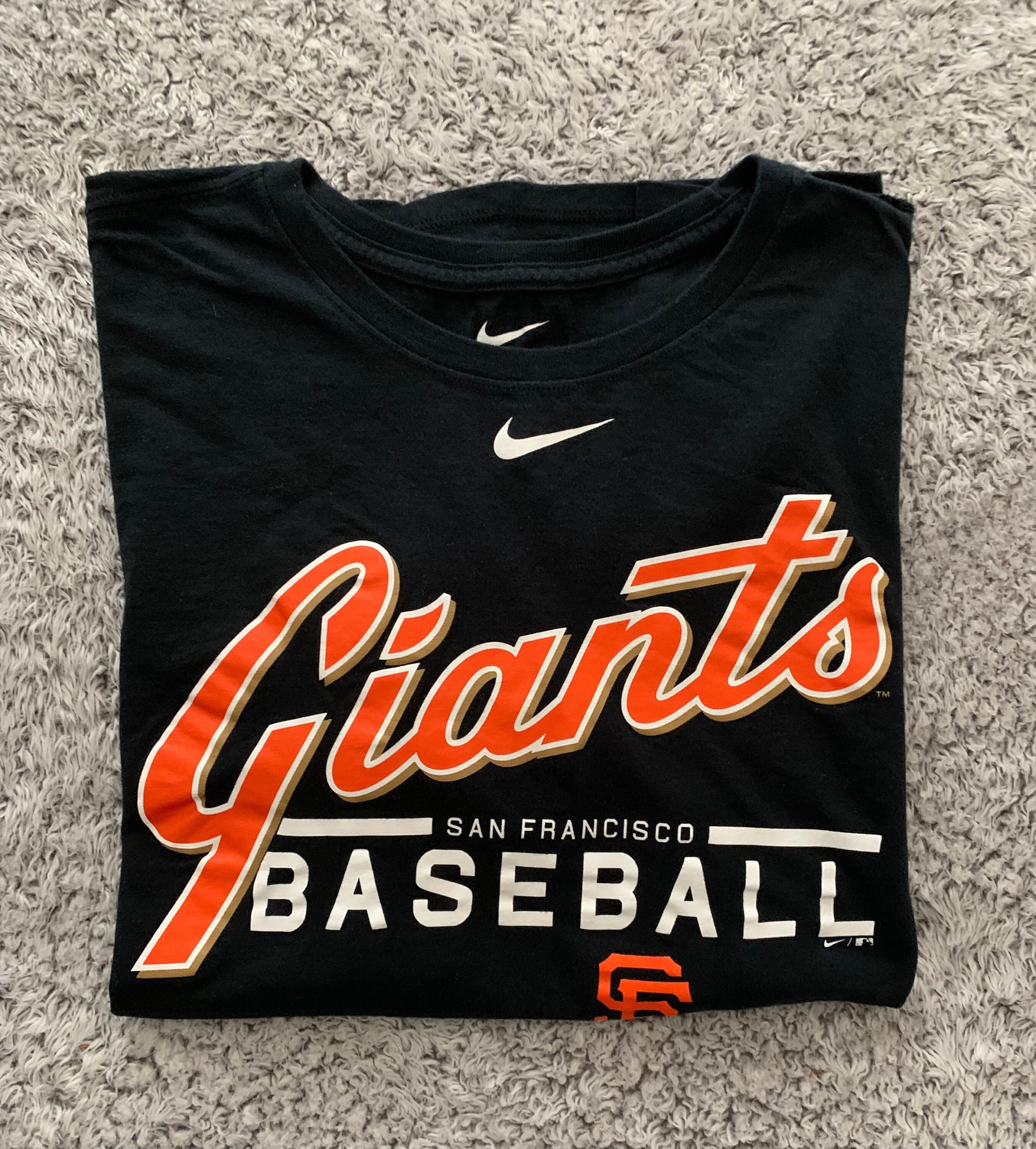 Nike San Francisco Giants T-shirt. Large. the Nike Tee. 