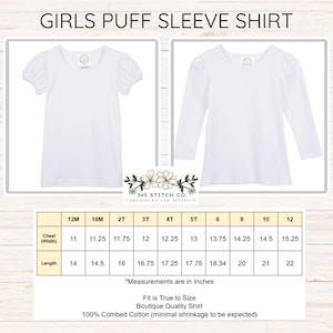 Pu&ograve; includere: Magliette bianche a maniche a sbuffo per ragazze, disponibili a maniche corte e lunghe. L'immagine include una tabella delle taglie con misure in pollici. Le camicie sono realizzate in 100% cotone pettinato. Taglie da 12 mesi alla taglia 12.