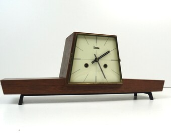 Rare horloge de bureau minimaliste en teck du milieu du siècle par Zentra Allemagne 1960