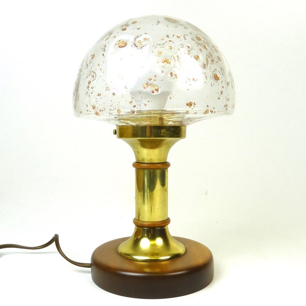 Belle lampe de bureau champignon en verre et laiton en teck du milieu du siècle par Temde