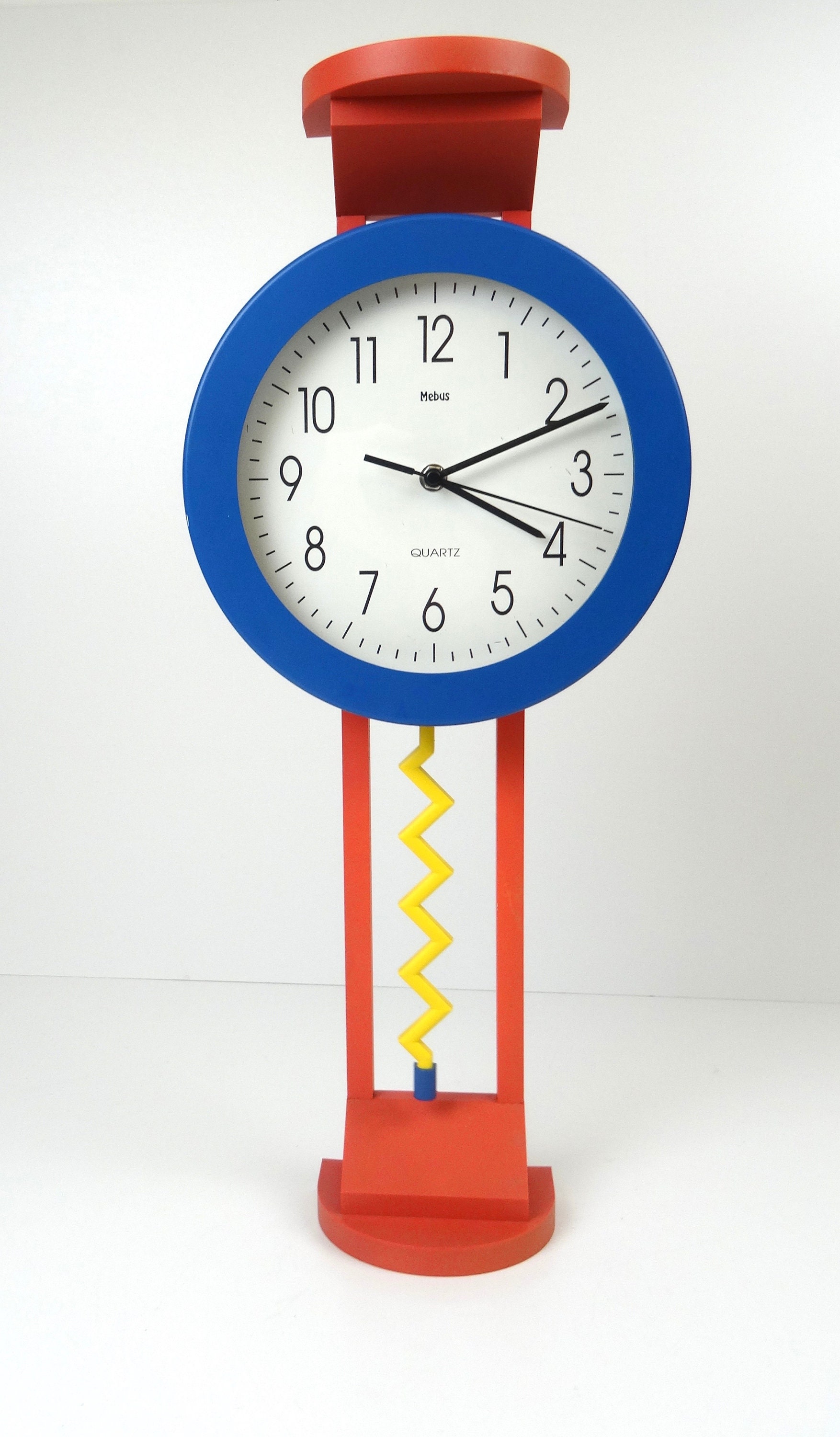 Horloge Murale Postmoderne Zig Zag Pendulum Des Années 80 à Memphis