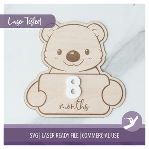 Fichier de suivi mensuel de signe d'étape importante de bébé de SVG d'ours coupé pour le laser.