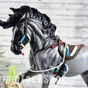 Native Ties - Traditional 1:9 Scale Model Horse Bareback Set