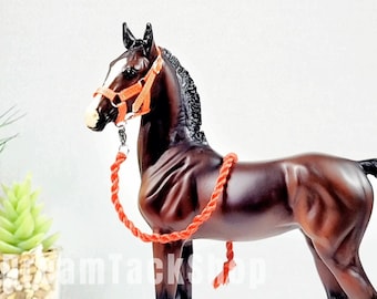 Lollipop - Breyer Traditional 1:9 Scale Model Horse Foal Halter Set
