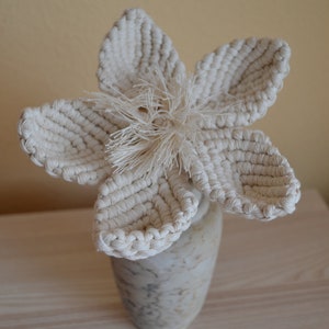 Macrame bloemdecor, decoratieve macrame bloem