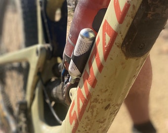 Super Light Double Side Bike CO2 Cartridge Holder: Cage Bolt Mounted, 16g