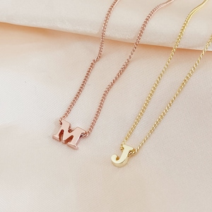 Collar inicial personalizado, collar de letra delicada, joyería de letra personalizada, collar inicial de oro, regalo para ella, regalo del día de la madre