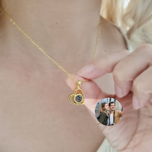 Personalized Photo Projection Necklace, Custom Photo Necklace, Heart Projection Necklace, Memorial Picture, Gift for Mom, Anniversary Gift