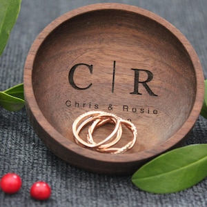 Personalized  Wooden Ring Dish for Couples, Wedding Gift, Anniversary Gift, Custom Engagement Ring Holder - Engraved Round Ring Dish