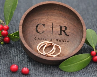 Plato de madera personalizado para anillos de pareja, regalo de boda, regalo de aniversario, soporte para anillos de compromiso personalizado - Plato redondo grabado para anillos