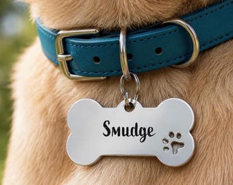 Placa de identificación para mascotas de acero inoxidable con forma de hueso y accesorios para collares de perros con forma de pata de perro.