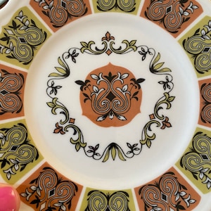 Coral ‘N Jade by Syracuse Multicolored Fruit Plates Set of 4 Orange Green Black Scroll Designs Scalloped Edge 1970s Hard to Find Vintage