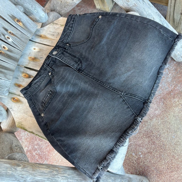 Wild Fable Black Denim Skirt Distressed Frayed Hem 15.5 inch from waist. 28 inch waist Size 4 Third Pocket