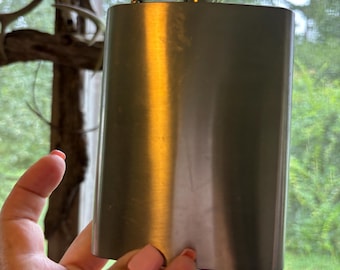 Metal Drinking Flask Drinkware Barware Hip Flask Thin Curved Design 8 oz Stainless Steel